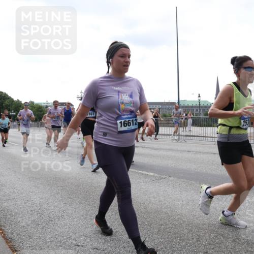 29.06.2025 - hella hamburg halbmarathon Lena Gebhardt http://msf.ph/oto/8421574 29.06.2025 10:42:55 Lombardsbrücke 3378, 3283, 161, 16612, 253, 1149, 1467, 1656, 1788, 1964, 1994, 2103, 2134, 2158, 2267, 2361, 2401, 2450, 2509, 2538, 2580, 2940, 2941, 2971, 3074, 3283, 3378, 3518, 3764, 3874, 4092, 4105, 4177, 4334, 4385, 4680, 4778, 5067, 5268, 5403, 5417, 5610, 5755, 5967, 6120, 6764, 7040, 7043, 7461, 7513, 8161, 8184, 8529, 8795, 8816, 8991, 9072, 9304, 9378, 9644, 9980, 10008, 10180, 10454, 10697, 11142, 11710, 12151, 12441, 13049, 13241 meine-sportfotos.de