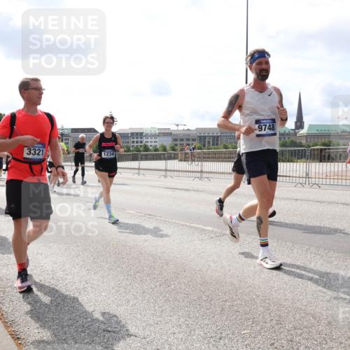 29.06.2025 - hella hamburg halbmarathon Lena Gebhardt http://msf.ph/oto/8421587 29.06.2025 10:18:35 Lombardsbrücke 6270, 3321, 1234, 9748, 1234, 1521, 1554, 1820, 1982, 2087, 2335, 2634, 2703, 2781, 2821, 3125, 3202, 3321, 3482, 3529, 3591, 3592, 4123, 4383, 4710, 4738, 4802, 4804, 5049, 5264, 5266, 5834, 5909, 5910, 6270, 6332, 6533, 7051, 7121, 7160, 7214, 7454, 8067, 8341, 8665, 9222, 9276, 9505, 9549, 9586, 9658, 9748, 9834, 9844, 10172, 10467, 10502, 10659, 10687, 10908, 12498, 12541, 12548, 12552, 12703, 13341 meine-sportfotos.de