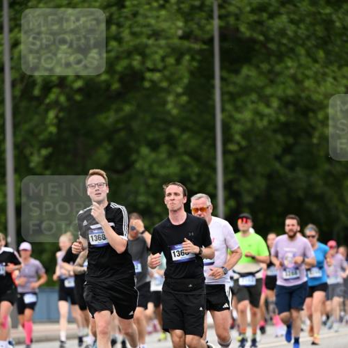 29.06.2025 - hella hamburg halbmarathon Dr. Thomas Lammeyer http://msf.ph/oto/8421590 29.06.2025 10:47:39 Kennedybrücke 1226, 1310, 1467, 1788, 2103, 2158, 2267, 2538, 2971, 3283, 3288, 3518, 3764, 4105, 4177, 4302, 4353, 4891, 5265, 5370, 5755, 7461, 7872, 8135, 8233, 8991, 9304, 9976, 10083, 10200, 10536 meine-sportfotos.de