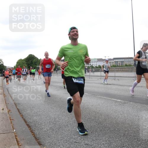 29.06.2025 - hella hamburg halbmarathon Lena Gebhardt http://msf.ph/oto/8421593 29.06.2025 10:52:38 Lombardsbrücke 5360, 17002, 1369, 1826, 2146, 2362, 2420, 2528, 2701, 2983, 3140, 3227, 3645, 4436, 4591, 4729, 4815, 5262, 5360, 6386, 6403, 6404, 6406, 6671, 6985, 7032, 7511, 7690, 7691, 7735, 7737, 7812, 8194, 8196, 8641, 9068, 9070, 9103, 9368, 9545, 9731, 10055, 10080, 10296, 10342, 10392, 10600, 10634, 10879, 10884, 10928, 10981, 11084, 11126, 11127, 11297, 11736, 11899, 11919, 11974, 12127, 12128, 12546, 12558, 12994, 14009 meine-sportfotos.de