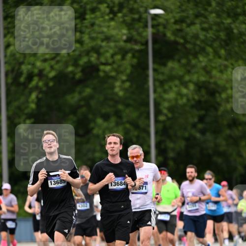 29.06.2025 - hella hamburg halbmarathon Dr. Thomas Lammeyer http://msf.ph/oto/8421598 29.06.2025 10:47:40 Kennedybrücke 1226, 1310, 1467, 1788, 1878, 2103, 2158, 2267, 2538, 2971, 3283, 3288, 3518, 3764, 4105, 4177, 4302, 4353, 5265, 5370, 5755, 7461, 7872, 8135, 8233, 8991, 9304, 9831, 9976, 10083, 10200, 10536 meine-sportfotos.de