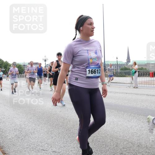 29.06.2025 - hella hamburg halbmarathon Lena Gebhardt http://msf.ph/oto/8421607 29.06.2025 10:42:55 Lombardsbrücke 3378, 3283, 16612, 2538, 1149, 1467, 1656, 1788, 1964, 1994, 2103, 2134, 2158, 2267, 2361, 2401, 2450, 2509, 2538, 2580, 2940, 2941, 2971, 3074, 3283, 3378, 3518, 3764, 3874, 4092, 4105, 4177, 4334, 4385, 4680, 4778, 5067, 5268, 5403, 5417, 5610, 5755, 5967, 6120, 6764, 7040, 7043, 7461, 7513, 8161, 8184, 8529, 8795, 8816, 8991, 9072, 9304, 9378, 9644, 9980, 10008, 10180, 10454, 10697, 11142, 11710, 12151, 12441, 13049, 13241 meine-sportfotos.de