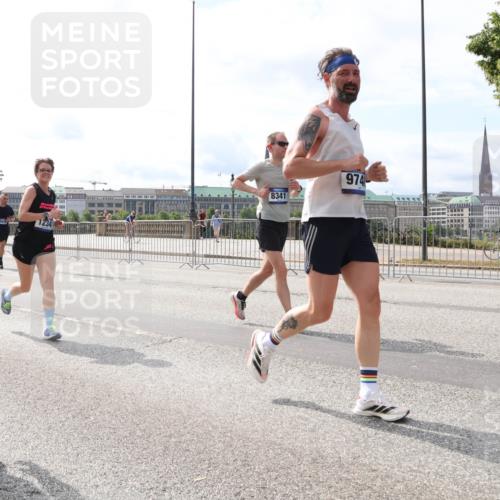 29.06.2025 - hella hamburg halbmarathon Lena Gebhardt http://msf.ph/oto/8421624 29.06.2025 10:18:35 Lombardsbrücke 3321, 1234, 8341, 974, 1234, 1521, 1554, 1820, 1982, 2087, 2335, 2634, 2703, 2781, 2821, 3125, 3202, 3321, 3482, 3529, 3591, 3592, 4123, 4383, 4710, 4738, 4802, 4804, 5049, 5264, 5266, 5834, 5909, 5910, 6270, 6332, 6533, 7051, 7121, 7160, 7214, 7454, 8067, 8341, 8665, 9222, 9276, 9505, 9549, 9586, 9658, 9748, 9834, 9844, 10172, 10467, 10502, 10659, 10687, 10908, 12498, 12541, 12548, 12552, 12703, 13341 meine-sportfotos.de