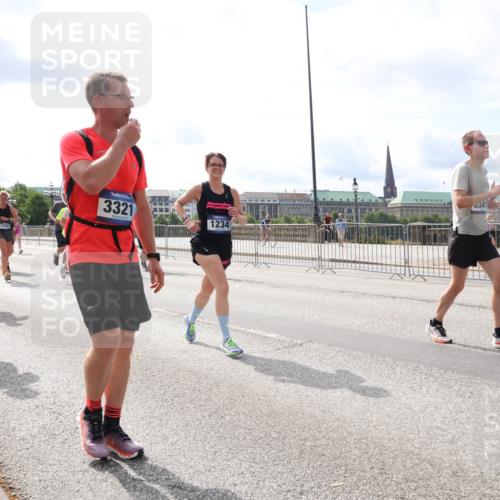 29.06.2025 - hella hamburg halbmarathon Lena Gebhardt http://msf.ph/oto/8421638 29.06.2025 10:18:35 Lombardsbrücke 3321, 1234, 12541, 6270, 341, 9, 1234, 1521, 1554, 1820, 1982, 2087, 2335, 2634, 2703, 2781, 2821, 3125, 3202, 3321, 3482, 3529, 3591, 3592, 4123, 4383, 4710, 4738, 4802, 4804, 5049, 5264, 5266, 5834, 5909, 5910, 6270, 6332, 6533, 7051, 7121, 7160, 7214, 7454, 8067, 8341, 8665, 9222, 9276, 9505, 9549, 9586, 9658, 9748, 9834, 9844, 10172, 10467, 10502, 10659, 10687, 10908, 12498, 12541, 12548, 12552, 12703, 13341 meine-sportfotos.de