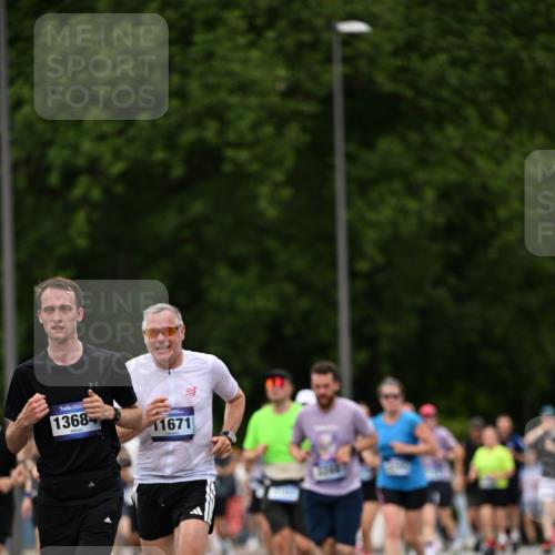 29.06.2025 - hella hamburg halbmarathon Dr. Thomas Lammeyer http://msf.ph/oto/8421645 29.06.2025 10:47:41 Kennedybrücke 1226, 1310, 1467, 1788, 1878, 2103, 2158, 2267, 2538, 2971, 3283, 3288, 3518, 3764, 4105, 4177, 4302, 4353, 5265, 5370, 5755, 7461, 7872, 8135, 8233, 8991, 9304, 9831, 9976, 10083, 10200, 10536 meine-sportfotos.de