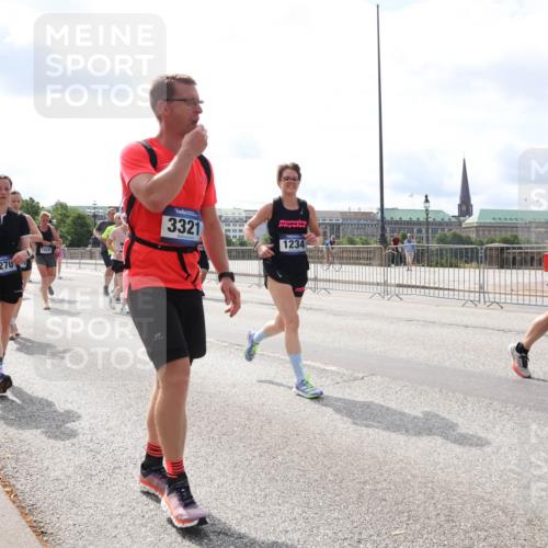 29.06.2025 - hella hamburg halbmarathon Lena Gebhardt http://msf.ph/oto/8421652 29.06.2025 10:18:36 Lombardsbrücke 6270, 12541, 8341, 3321, 1234, 1234, 1349, 1521, 1554, 1820, 1982, 2087, 2335, 2634, 2703, 2781, 2821, 3125, 3202, 3321, 3482, 3529, 3591, 3592, 4123, 4383, 4710, 4738, 4802, 4804, 5049, 5264, 5266, 5834, 5909, 5910, 6270, 6332, 6533, 7051, 7121, 7160, 7214, 7454, 8067, 8341, 8665, 9222, 9276, 9505, 9549, 9586, 9658, 9748, 9834, 9844, 10172, 10467, 10502, 10659, 10687, 10908, 12498, 12541, 12548, 12552, 12703, 13341 meine-sportfotos.de
