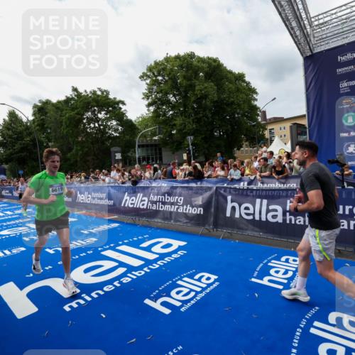 29.06.2025 - hella hamburg halbmarathon Zöllner http://msf.ph/oto/8421654 29.06.2025 10:32:04 Ziel 1407, 1686, 4129, 4698, 6619, 11150, 11199, 11370 meine-sportfotos.de