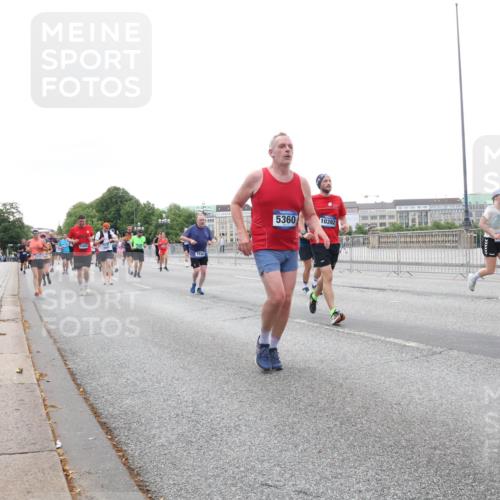 29.06.2025 - hella hamburg halbmarathon Lena Gebhardt http://msf.ph/oto/8421657 29.06.2025 10:52:39 Lombardsbrücke 5360, 10392, 1369, 1826, 2146, 2362, 2420, 2528, 2701, 2983, 3140, 3227, 3645, 4436, 4591, 4729, 4815, 5262, 5360, 6386, 6403, 6404, 6406, 6671, 7032, 7511, 7690, 7691, 7735, 7737, 7812, 8194, 8196, 8641, 9068, 9070, 9103, 9368, 9545, 9731, 10055, 10080, 10296, 10342, 10392, 10600, 10634, 10879, 10884, 10928, 10981, 11084, 11126, 11127, 11297, 11736, 11899, 11919, 11974, 12127, 12128, 12546, 12558, 12994, 14009 meine-sportfotos.de
