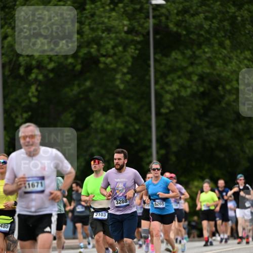 29.06.2025 - hella hamburg halbmarathon Dr. Thomas Lammeyer http://msf.ph/oto/8421662 29.06.2025 10:47:42 Kennedybrücke 1226, 1310, 1467, 1788, 1878, 2103, 2158, 2267, 2538, 2971, 3283, 3288, 3518, 3764, 4105, 4177, 4302, 4353, 5265, 5370, 5755, 7461, 7872, 8135, 8233, 8991, 9831, 9976, 10083, 10200, 10536 meine-sportfotos.de