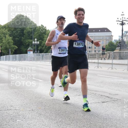 29.06.2025 - hella hamburg halbmarathon Lena Gebhardt http://msf.ph/oto/8421665 29.06.2025 09:42:31 Lombardsbrücke 17614, 19078, 13913, 13872, 2604, 2618, 5612, 7331, 7855, 9269, 10468, 10485, 11078, 12360, 13872, 13913, 14113, 14506, 14753, 14836, 15253, 16615, 17003, 17614, 18569, 19041, 19042, 19050, 19078 meine-sportfotos.de