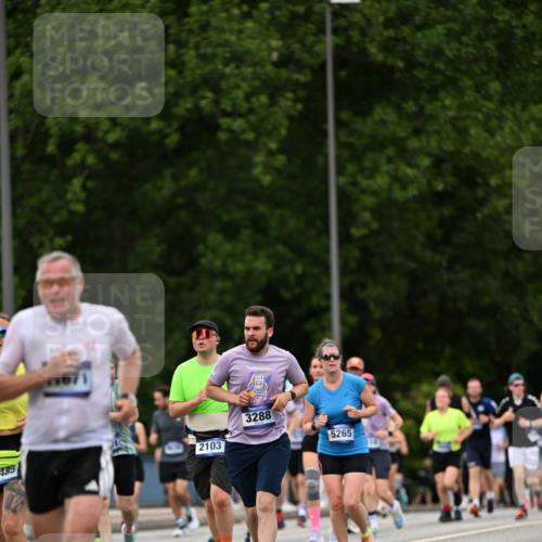 29.06.2025 - hella hamburg halbmarathon Dr. Thomas Lammeyer http://msf.ph/oto/8421667 29.06.2025 10:47:42 Kennedybrücke 1226, 1310, 1467, 1788, 1878, 2103, 2158, 2267, 2538, 2971, 3283, 3288, 3518, 3764, 4105, 4177, 4302, 4353, 5265, 5370, 5755, 7461, 7872, 8135, 8233, 8991, 9831, 9976, 10083, 10200, 10536 meine-sportfotos.de
