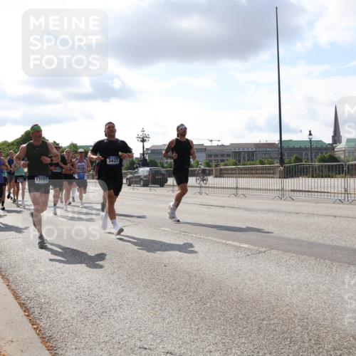 29.06.2025 - hella hamburg halbmarathon Lena Gebhardt http://msf.ph/oto/8421671 29.06.2025 09:51:50 Lombardsbrücke 15185, 13183, 3437, 1312, 1353, 1520, 1569, 1570, 1763, 1903, 1912, 1920, 2653, 2880, 2972, 3437, 3523, 3697, 4297, 4634, 4759, 4843, 4865, 4991, 4999, 5014, 5047, 5129, 5231, 5336, 5375, 5410, 5690, 5987, 6490, 6700, 6705, 6770, 7092, 7105, 7185, 7363, 8074, 8346, 8359, 8564, 8871, 8900, 9114, 9358, 9364, 9659, 10319, 10375, 10480, 10669, 10691, 10934, 10978, 11021, 11049, 11417, 11714, 11959, 12438, 12623, 12711 meine-sportfotos.de