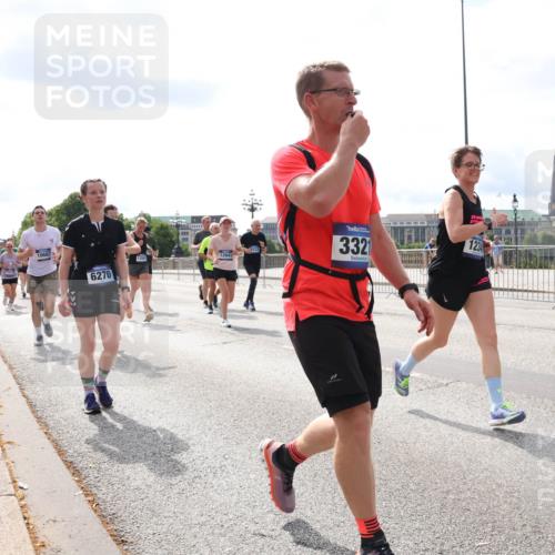 29.06.2025 - hella hamburg halbmarathon Lena Gebhardt http://msf.ph/oto/8421672 29.06.2025 10:18:36 Lombardsbrücke 10687, 6270, 12541, 12847, 3321, 1234, 1349, 1521, 1554, 1820, 1982, 2087, 2335, 2634, 2703, 2781, 2821, 3125, 3202, 3321, 3482, 3529, 3591, 3592, 4123, 4383, 4710, 4738, 4802, 4804, 5049, 5264, 5266, 5834, 5909, 5910, 6270, 6332, 6533, 7051, 7121, 7160, 7214, 7454, 8067, 8341, 8665, 9222, 9276, 9505, 9549, 9586, 9658, 9748, 9834, 9844, 10172, 10467, 10502, 10659, 10687, 10908, 12498, 12541, 12548, 12552, 12703, 13341 meine-sportfotos.de