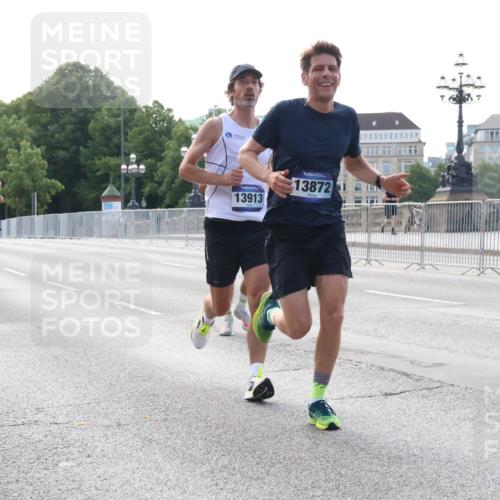 29.06.2025 - hella hamburg halbmarathon Lena Gebhardt http://msf.ph/oto/8421683 29.06.2025 09:42:31 Lombardsbrücke 17614, 19050, 19076, 13913, 13872, 2604, 2618, 5612, 7331, 7855, 9269, 10468, 10485, 11078, 12360, 13872, 13913, 14113, 14506, 14753, 14836, 15253, 16615, 17003, 17614, 18569, 19041, 19042, 19050, 19078 meine-sportfotos.de