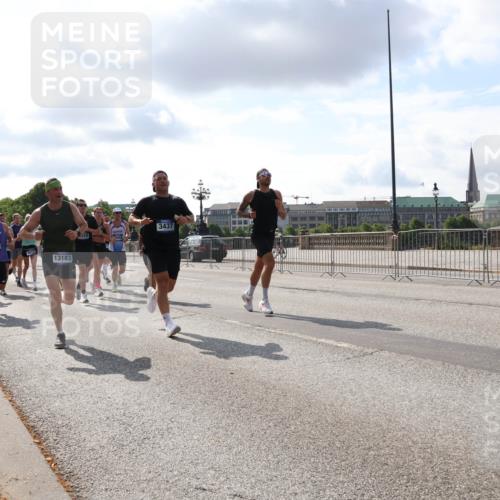 29.06.2025 - hella hamburg halbmarathon Lena Gebhardt http://msf.ph/oto/8421691 29.06.2025 09:51:50 Lombardsbrücke 15185, 6074, 13183, 3437, 1312, 1353, 1520, 1569, 1570, 1763, 1903, 1912, 1920, 2653, 2880, 2972, 3437, 3523, 3697, 4297, 4634, 4759, 4843, 4865, 4991, 4999, 5014, 5047, 5129, 5231, 5336, 5375, 5410, 5690, 5987, 6490, 6700, 6705, 6770, 7092, 7105, 7185, 7363, 8074, 8346, 8359, 8564, 8871, 8900, 9114, 9358, 9364, 9659, 10319, 10375, 10480, 10669, 10691, 10934, 10978, 11021, 11049, 11417, 11714, 11959, 12438, 12623, 12711 meine-sportfotos.de