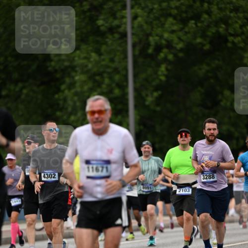 29.06.2025 - hella hamburg halbmarathon Dr. Thomas Lammeyer http://msf.ph/oto/8421693 29.06.2025 10:47:43 Kennedybrücke 1226, 1310, 1467, 1788, 1878, 2103, 2158, 2267, 2538, 2971, 3283, 3288, 3518, 3764, 4105, 4177, 4302, 4353, 5265, 5370, 5755, 7461, 7872, 8135, 8233, 8991, 9831, 9976, 10083, 10200, 10202, 10536 meine-sportfotos.de