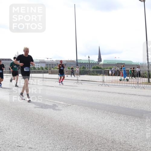 29.06.2025 - hella hamburg halbmarathon Lena Gebhardt http://msf.ph/oto/8421697 29.06.2025 10:27:47 Lombardsbrücke 8056, 16838, 17791, 1148, 2080, 3389, 4372, 5177, 5285, 5825, 5847, 6214, 6632, 7497, 7764, 7978, 8085, 9567, 9688, 10158, 10412, 10413, 11256, 11692, 11739, 12500, 12780, 12823, 12842, 13043, 13678, 13860, 14206, 15607, 15608, 16569, 16804, 16838, 17427, 17791, 18012, 18097, 18301, 18626, 18766 meine-sportfotos.de