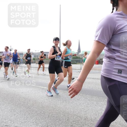 29.06.2025 - hella hamburg halbmarathon Lena Gebhardt http://msf.ph/oto/8421699 29.06.2025 10:42:56 Lombardsbrücke 14694, 2509, 3378, 16892, 8161, 14128, 166, 1149, 1467, 1656, 1788, 1964, 1994, 2103, 2134, 2158, 2267, 2361, 2401, 2450, 2509, 2538, 2580, 2940, 2941, 2971, 3074, 3283, 3378, 3518, 3638, 3764, 3874, 4092, 4105, 4177, 4302, 4334, 4385, 4680, 4778, 5067, 5268, 5403, 5417, 5610, 5755, 5967, 6120, 6764, 7040, 7043, 7461, 7513, 8161, 8184, 8529, 8795, 8816, 8991, 9072, 9304, 9378, 9644, 10008, 10180, 10454, 10697, 11142, 11710, 12151, 12441, 13049, 13241 meine-sportfotos.de