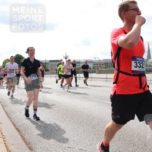 29.06.2025 - hella hamburg halbmarathon Lena Gebhardt http://msf.ph/oto/8421701 29.06.2025 10:18:36 Lombardsbrücke 0687, 5270, 12847, 332, 1234, 1234, 1349, 1521, 1554, 1820, 1982, 2087, 2335, 2634, 2703, 2781, 2821, 3125, 3202, 3321, 3482, 3529, 3591, 3592, 4123, 4383, 4710, 4738, 4802, 4804, 5049, 5264, 5266, 5834, 5909, 5910, 6270, 6332, 6533, 7051, 7121, 7160, 7214, 7454, 8067, 8341, 8665, 9222, 9276, 9505, 9549, 9586, 9658, 9748, 9834, 9844, 10172, 10467, 10502, 10659, 10687, 10908, 12498, 12541, 12548, 12552, 12703, 13341 meine-sportfotos.de