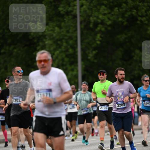 29.06.2025 - hella hamburg halbmarathon Dr. Thomas Lammeyer http://msf.ph/oto/8421704 29.06.2025 10:47:43 Kennedybrücke 1226, 1310, 1467, 1788, 1878, 2103, 2158, 2267, 2538, 2971, 3283, 3288, 3518, 3764, 4105, 4177, 4302, 4353, 5265, 5370, 5755, 7461, 7872, 8135, 8233, 8991, 9831, 9976, 10083, 10200, 10202, 10536 meine-sportfotos.de