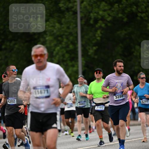 29.06.2025 - hella hamburg halbmarathon Dr. Thomas Lammeyer http://msf.ph/oto/8421709 29.06.2025 10:47:43 Kennedybrücke 1226, 1310, 1467, 1788, 1878, 2103, 2158, 2267, 2538, 2971, 3283, 3288, 3518, 3764, 4105, 4177, 4302, 4353, 5265, 5370, 5755, 7461, 7872, 8135, 8233, 8991, 9831, 9976, 10083, 10200, 10202, 10536 meine-sportfotos.de