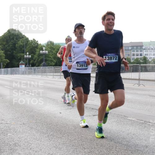 29.06.2025 - hella hamburg halbmarathon Lena Gebhardt http://msf.ph/oto/8421712 29.06.2025 09:42:32 Lombardsbrücke 190, 17614, 0, 19078, 078, 13913, 13872, 13633, 2604, 2618, 5612, 7331, 7855, 9269, 10468, 10485, 11078, 11228, 12360, 13872, 13913, 14113, 14506, 14753, 14836, 15253, 16615, 17003, 17614, 18569, 19041, 19042, 19050, 19078 meine-sportfotos.de