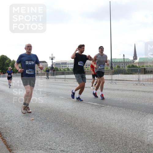 29.06.2025 - hella hamburg halbmarathon Lena Gebhardt http://msf.ph/oto/8421714 29.06.2025 10:05:53 Lombardsbrücke 1220, 18973, 8894, 9477, 1229, 1448, 1830, 1842, 1936, 1981, 2298, 2471, 2540, 2624, 3062, 3461, 3929, 4014, 4169, 4542, 4782, 5073, 5762, 6014, 7138, 7741, 8051, 8316, 8894, 8909, 9339, 9477, 9736, 9737, 9738, 9917, 10343, 10791, 10998, 11784, 11873, 11958, 13042, 13054, 14369, 14465, 14642, 14987, 15229, 15766, 15772, 16441, 16546, 16687, 17239, 17731, 17740, 17746, 17885, 18768, 18857, 18973, 19248 meine-sportfotos.de