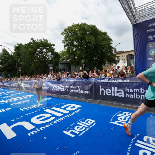29.06.2025 - hella hamburg halbmarathon Zöllner http://msf.ph/oto/8421717 29.06.2025 10:32:05 Ziel 1407, 1686, 4129, 4698, 6619, 11150, 11199, 11370, 16505 meine-sportfotos.de