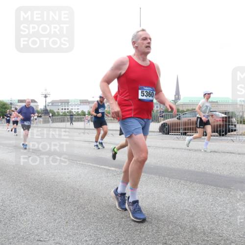 29.06.2025 - hella hamburg halbmarathon Lena Gebhardt http://msf.ph/oto/8421723 29.06.2025 10:52:40 Lombardsbrücke 15906, 3140, 17359, 5360, 1369, 1826, 2146, 2362, 2420, 2528, 2701, 2983, 3140, 3227, 3645, 4591, 4729, 4815, 5262, 5360, 6386, 6403, 6404, 6406, 6671, 7032, 7511, 7690, 7691, 7735, 7737, 7812, 8194, 8196, 8641, 9068, 9070, 9103, 9368, 9545, 9731, 10055, 10080, 10296, 10342, 10392, 10600, 10634, 10879, 10884, 10928, 10981, 11084, 11297, 11736, 11899, 11919, 11974, 12127, 12128, 12546, 12558, 12994, 14009, 14765 meine-sportfotos.de