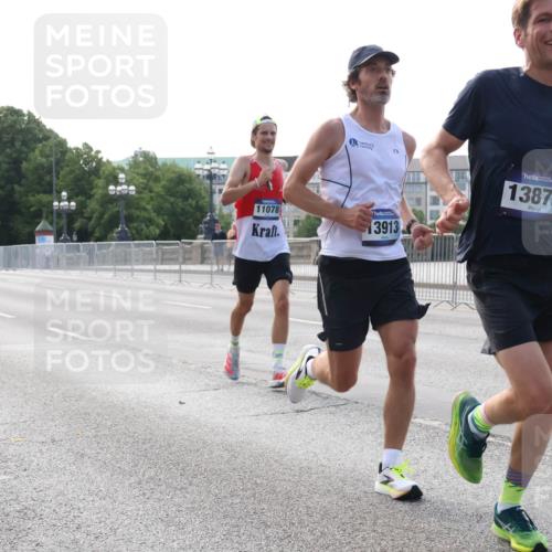 29.06.2025 - hella hamburg halbmarathon Lena Gebhardt http://msf.ph/oto/8421729 29.06.2025 09:42:32 Lombardsbrücke 17614, 19050, 13872, 11078, 3913, 2604, 2618, 5612, 7331, 7855, 9269, 10468, 10485, 11078, 11228, 12360, 13872, 13913, 14113, 14506, 14753, 14836, 15253, 16615, 17003, 17614, 18569, 19041, 19042, 19050, 19078 meine-sportfotos.de