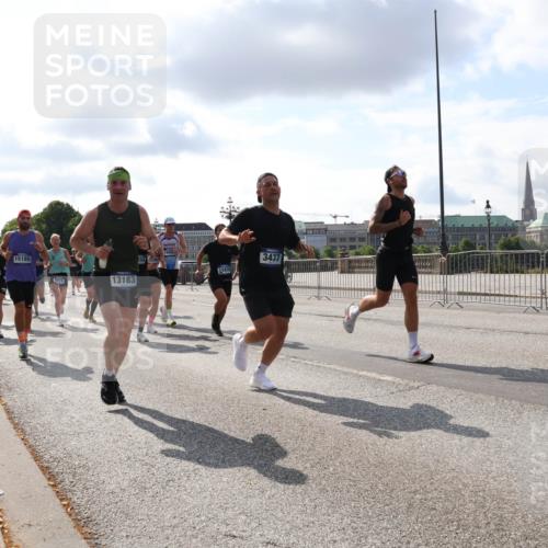 29.06.2025 - hella hamburg halbmarathon Lena Gebhardt http://msf.ph/oto/8421730 29.06.2025 09:51:51 Lombardsbrücke 18330, 15185, 2074, 13183, 15935, 3437, 1312, 1353, 1520, 1569, 1570, 1763, 1903, 1920, 2653, 2880, 2972, 3437, 3523, 3697, 4297, 4634, 4759, 4843, 4865, 4991, 4999, 5014, 5047, 5129, 5231, 5336, 5375, 5410, 5690, 5987, 6490, 6700, 6705, 6770, 7092, 7105, 7185, 7363, 7710, 8074, 8346, 8359, 8564, 8871, 8900, 9114, 9358, 9364, 9659, 10319, 10375, 10480, 10669, 10691, 10934, 10978, 11021, 11049, 11417, 11714, 11959, 12438, 12623, 12711 meine-sportfotos.de