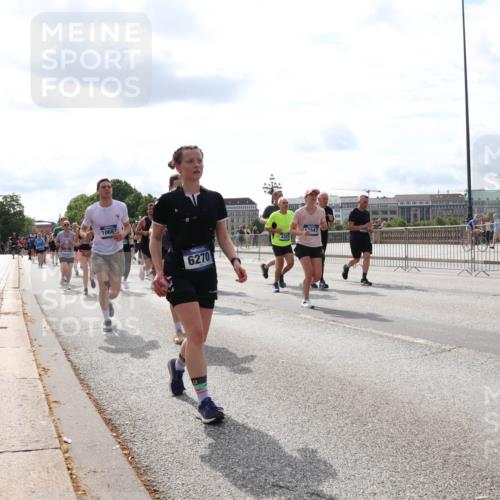 29.06.2025 - hella hamburg halbmarathon Lena Gebhardt http://msf.ph/oto/8421732 29.06.2025 10:18:37 Lombardsbrücke 10687, 6270, 12947, 1234, 1349, 1521, 1554, 1820, 2087, 2335, 2634, 2703, 2781, 2821, 3125, 3202, 3321, 3482, 3529, 3591, 3592, 4123, 4383, 4710, 4738, 4802, 4804, 5049, 5264, 5266, 5834, 5909, 5910, 6332, 6413, 6533, 7051, 7121, 7160, 7214, 7454, 8067, 8341, 8665, 8780, 9222, 9276, 9505, 9549, 9586, 9658, 9748, 9834, 9844, 10172, 10467, 10502, 10659, 10687, 10908, 12498, 12541, 12548, 12552, 12703, 13341 meine-sportfotos.de