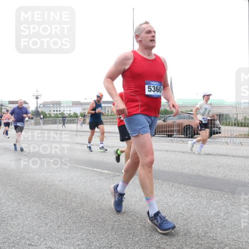 29.06.2025 - hella hamburg halbmarathon Lena Gebhardt http://msf.ph/oto/8421737 29.06.2025 10:52:40 Lombardsbrücke 3140, 5360, 1369, 1826, 2146, 2362, 2420, 2528, 2701, 2983, 3140, 3227, 3645, 4591, 4729, 4815, 5262, 5360, 6386, 6403, 6404, 6406, 6671, 7032, 7511, 7690, 7691, 7735, 7737, 7812, 8194, 8196, 8641, 9068, 9070, 9103, 9368, 9545, 9731, 10055, 10080, 10296, 10342, 10392, 10600, 10634, 10879, 10884, 10928, 10981, 11084, 11297, 11736, 11899, 11919, 11974, 12127, 12128, 12546, 12558, 12994, 14009, 14765 meine-sportfotos.de