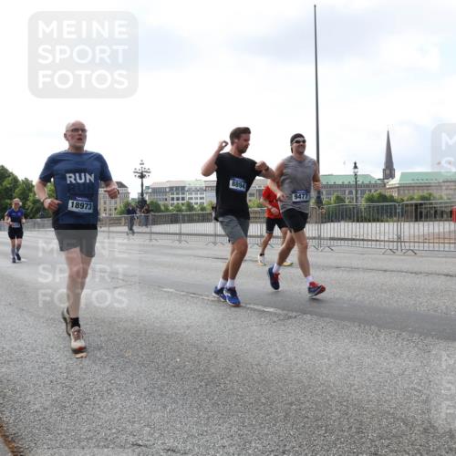 29.06.2025 - hella hamburg halbmarathon Lena Gebhardt http://msf.ph/oto/8421742 29.06.2025 10:05:53 Lombardsbrücke 8894, 9477, 18973, 1229, 1448, 1830, 1842, 1936, 1981, 2298, 2471, 2540, 2624, 3062, 3461, 3929, 4014, 4169, 4542, 4782, 5073, 5762, 6014, 7138, 7741, 8051, 8316, 8894, 8909, 9339, 9477, 9736, 9737, 9738, 9917, 10343, 10791, 10998, 11784, 11873, 11958, 13042, 13054, 14369, 14465, 14642, 14987, 15229, 15766, 15772, 16441, 16546, 16687, 17239, 17731, 17740, 17746, 17885, 18768, 18857, 18973, 19248 meine-sportfotos.de