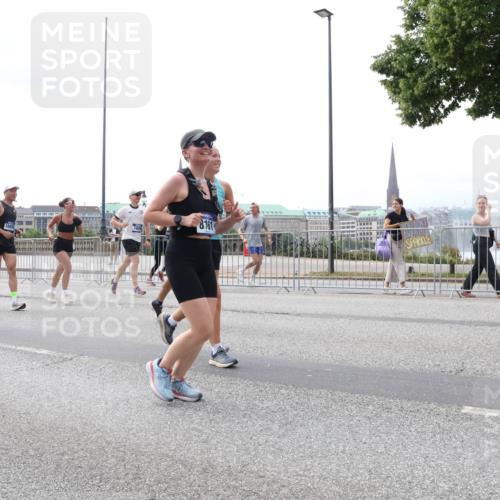 29.06.2025 - hella hamburg halbmarathon Lena Gebhardt http://msf.ph/oto/8421750 29.06.2025 10:42:56 Lombardsbrücke 16892, 8161, 3378, 1149, 1467, 1656, 1788, 1964, 1994, 2103, 2134, 2158, 2267, 2361, 2401, 2450, 2509, 2538, 2580, 2940, 2941, 2971, 3074, 3283, 3378, 3518, 3638, 3764, 3874, 4092, 4105, 4177, 4302, 4334, 4385, 4680, 4778, 5067, 5268, 5403, 5417, 5610, 5755, 5967, 6120, 6764, 7040, 7043, 7461, 7513, 8161, 8184, 8529, 8795, 8816, 8991, 9072, 9304, 9378, 9644, 10008, 10180, 10454, 10697, 11142, 11710, 12151, 12441, 13049, 13241 meine-sportfotos.de