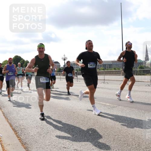29.06.2025 - hella hamburg halbmarathon Lena Gebhardt http://msf.ph/oto/8421753 29.06.2025 09:51:51 Lombardsbrücke 18330, 15185, 5074, 15935, 5129, 13183, 3437, 1312, 1353, 1520, 1569, 1570, 1763, 1903, 1920, 2653, 2880, 2972, 3437, 3523, 3697, 4297, 4634, 4759, 4843, 4865, 4991, 4999, 5014, 5047, 5129, 5231, 5336, 5375, 5410, 5690, 5987, 6490, 6700, 6705, 6770, 7092, 7105, 7185, 7363, 7710, 8074, 8346, 8359, 8564, 8871, 8900, 9114, 9358, 9364, 9659, 10319, 10375, 10480, 10669, 10691, 10934, 10978, 11021, 11049, 11417, 11714, 11959, 12438, 12623, 12711 meine-sportfotos.de