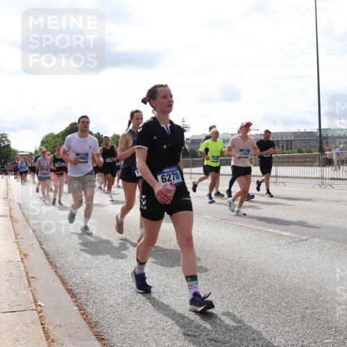 29.06.2025 - hella hamburg halbmarathon Lena Gebhardt http://msf.ph/oto/8421755 29.06.2025 10:18:37 Lombardsbrücke 320, 10172, 0687, 6270, 12847, 1234, 1349, 1521, 1554, 1820, 2087, 2335, 2634, 2703, 2781, 2821, 3125, 3202, 3321, 3482, 3529, 3591, 3592, 4123, 4383, 4710, 4738, 4802, 4804, 5049, 5264, 5266, 5834, 5909, 5910, 6332, 6413, 6533, 7051, 7121, 7160, 7214, 7454, 8067, 8341, 8665, 8780, 9222, 9276, 9505, 9549, 9586, 9658, 9748, 9834, 9844, 10172, 10467, 10502, 10659, 10687, 10908, 12498, 12541, 12548, 12552, 12703, 13341 meine-sportfotos.de