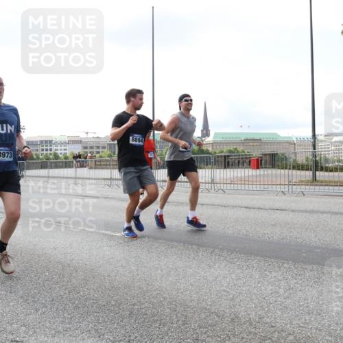 29.06.2025 - hella hamburg halbmarathon Lena Gebhardt http://msf.ph/oto/8421769 29.06.2025 10:05:54 Lombardsbrücke 1229, 18973, 8894, 24, 1229, 1448, 1830, 1842, 1936, 1981, 2471, 2540, 2624, 3062, 3461, 3929, 4014, 4169, 4542, 4782, 5762, 6014, 7138, 7741, 8051, 8316, 8894, 8909, 9339, 9361, 9477, 9736, 9737, 9738, 9917, 10343, 10791, 10998, 11784, 11873, 11958, 13042, 13054, 14369, 14465, 14642, 14987, 15229, 15766, 15772, 16441, 16546, 16687, 17239, 17731, 17740, 17746, 17885, 18768, 18857, 18973, 19248 meine-sportfotos.de