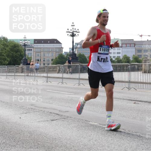 29.06.2025 - hella hamburg halbmarathon Lena Gebhardt http://msf.ph/oto/8421778 29.06.2025 09:42:33 Lombardsbrücke 11078, 2604, 2618, 5612, 7331, 7855, 9269, 10468, 10485, 11078, 11228, 12360, 13872, 13913, 14113, 14506, 14753, 14836, 15253, 16615, 17003, 17614, 18569, 19041, 19042, 19050, 19078 meine-sportfotos.de