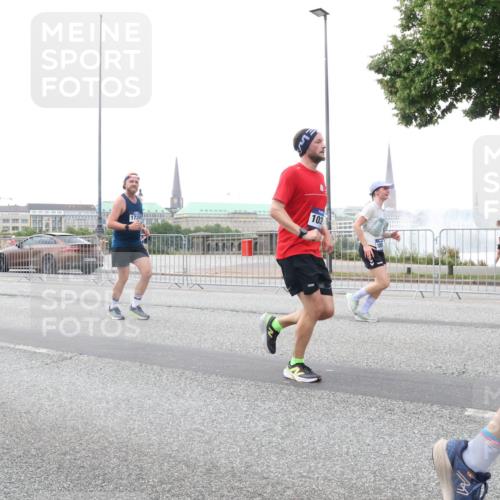 29.06.2025 - hella hamburg halbmarathon Lena Gebhardt http://msf.ph/oto/8421791 29.06.2025 10:52:40 Lombardsbrücke 3140, 103, 1369, 1826, 2146, 2362, 2420, 2528, 2701, 2983, 3140, 3227, 3645, 4591, 4729, 4815, 5262, 5360, 6386, 6403, 6404, 6406, 6671, 7032, 7511, 7690, 7691, 7735, 7737, 7812, 8194, 8196, 8641, 9068, 9070, 9103, 9368, 9545, 9731, 10055, 10080, 10296, 10342, 10392, 10600, 10634, 10879, 10884, 10928, 10981, 11084, 11297, 11736, 11899, 11919, 11974, 12127, 12128, 12546, 12558, 12994, 14009, 14765 meine-sportfotos.de