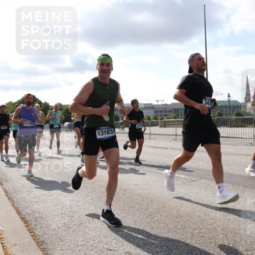 29.06.2025 - hella hamburg halbmarathon Lena Gebhardt http://msf.ph/oto/8421796 29.06.2025 09:51:52 Lombardsbrücke 15185, 1833, 5129, 074, 15164, 13183, 343, 1057, 1312, 1353, 1520, 1569, 1570, 1763, 1903, 1920, 2653, 2880, 2972, 3437, 3523, 3697, 4297, 4634, 4759, 4843, 4865, 4991, 4999, 5014, 5047, 5129, 5231, 5336, 5375, 5410, 5690, 5987, 6490, 6700, 6705, 6770, 7092, 7105, 7185, 7363, 7710, 8074, 8346, 8359, 8564, 8871, 8900, 9114, 9358, 9364, 9659, 10319, 10375, 10480, 10669, 10691, 10934, 10978, 11021, 11049, 11417, 11714, 11959, 12438, 12623, 12711 meine-sportfotos.de