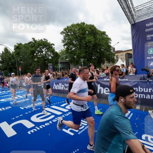 29.06.2025 - hella hamburg halbmarathon Zöllner http://msf.ph/oto/8421799 29.06.2025 10:53:55 Ziel 1422, 1706, 1870, 5607, 6260, 7177, 7395, 7973, 9922, 10529, 10891, 12413, 14026, 14175, 15502, 16477, 16538, 17740, 18249, 18418, 18487, 18759, 18831, 18879, 18915, 19177 meine-sportfotos.de