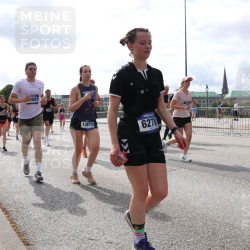 29.06.2025 - hella hamburg halbmarathon Lena Gebhardt http://msf.ph/oto/8421800 29.06.2025 10:18:38 Lombardsbrücke 10172, 3202, 0687, 12548, 13619, 6270, 19847, 1234, 1349, 1521, 1820, 2087, 2335, 2634, 2703, 2781, 2821, 3125, 3202, 3321, 3482, 3529, 3591, 3592, 4123, 4383, 4710, 4718, 4738, 4802, 4804, 5049, 5264, 5266, 5834, 5909, 5910, 6332, 6413, 6533, 7051, 7121, 7160, 7214, 7454, 8067, 8341, 8665, 8780, 9222, 9276, 9505, 9549, 9586, 9658, 9748, 9834, 10172, 10467, 10502, 10659, 10687, 10908, 12498, 12541, 12548, 12552, 12703, 13341 meine-sportfotos.de