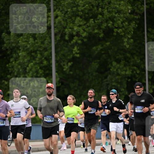 29.06.2025 - hella hamburg halbmarathon Dr. Thomas Lammeyer http://msf.ph/oto/8421803 29.06.2025 10:47:49 Kennedybrücke 1226, 1310, 1467, 1788, 1816, 1878, 2103, 2158, 2267, 2361, 2538, 2971, 3288, 3518, 4105, 4177, 4302, 5265, 5370, 5720, 5755, 6012, 7205, 7461, 7872, 8135, 8991, 9831, 9976, 10083, 10200, 10202 meine-sportfotos.de