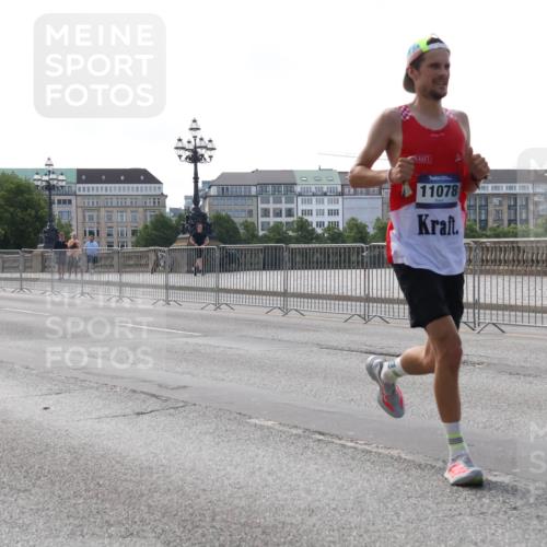 29.06.2025 - hella hamburg halbmarathon Lena Gebhardt http://msf.ph/oto/8421807 29.06.2025 09:42:33 Lombardsbrücke 11078, 2604, 2618, 5612, 7331, 7855, 9269, 10468, 10485, 11078, 11228, 12360, 13872, 13913, 14113, 14506, 14753, 14836, 15253, 16615, 17003, 17614, 18569, 19041, 19042, 19050, 19078 meine-sportfotos.de