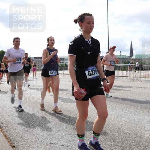 29.06.2025 - hella hamburg halbmarathon Lena Gebhardt http://msf.ph/oto/8421812 29.06.2025 10:18:38 Lombardsbrücke 10172, 687, 12548, 13619, 6270, 12847, 1234, 1349, 1521, 1820, 2087, 2335, 2634, 2703, 2781, 2821, 3125, 3202, 3321, 3482, 3529, 3591, 3592, 4123, 4383, 4710, 4718, 4738, 4802, 4804, 5049, 5264, 5266, 5834, 5909, 5910, 6332, 6413, 6533, 7051, 7121, 7160, 7214, 7454, 8067, 8341, 8665, 8780, 9222, 9276, 9505, 9549, 9586, 9658, 9748, 9834, 10172, 10467, 10502, 10659, 10687, 10908, 12498, 12541, 12548, 12552, 12703, 13341 meine-sportfotos.de