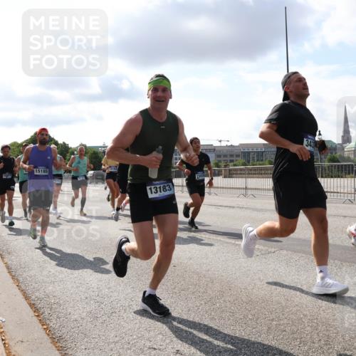 29.06.2025 - hella hamburg halbmarathon Lena Gebhardt http://msf.ph/oto/8421817 29.06.2025 09:51:52 Lombardsbrücke 18730, 15185, 8074, 5129, 15164, 13183, 15935, 1057, 1312, 1353, 1520, 1569, 1570, 1763, 1903, 1920, 2653, 2880, 2972, 3437, 3523, 3697, 4297, 4634, 4759, 4843, 4865, 4991, 4999, 5014, 5047, 5129, 5231, 5336, 5375, 5410, 5690, 5987, 6490, 6700, 6705, 6770, 7092, 7105, 7185, 7363, 7710, 8074, 8346, 8359, 8564, 8871, 8900, 9114, 9358, 9364, 9659, 10319, 10375, 10480, 10669, 10691, 10934, 10978, 11021, 11049, 11417, 11714, 11959, 12438, 12623, 12711 meine-sportfotos.de