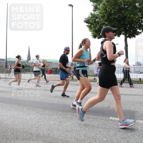 29.06.2025 - hella hamburg halbmarathon Lena Gebhardt http://msf.ph/oto/8421820 29.06.2025 10:42:57 Lombardsbrücke 3378, 16892, 1412, 1149, 1467, 1656, 1788, 1964, 1994, 2103, 2134, 2158, 2267, 2361, 2401, 2450, 2509, 2538, 2580, 2940, 2941, 2971, 3074, 3283, 3378, 3518, 3638, 3764, 3874, 4092, 4105, 4177, 4302, 4334, 4385, 4680, 4778, 5067, 5268, 5417, 5610, 5755, 5967, 6120, 6764, 7043, 7461, 7513, 8161, 8184, 8435, 8529, 8795, 8816, 8991, 9072, 9304, 9378, 9644, 10008, 10180, 10454, 10697, 11142, 11710, 12151, 12441, 13049, 13241 meine-sportfotos.de