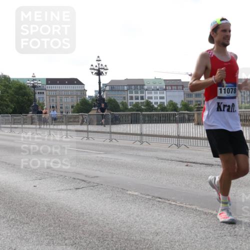 29.06.2025 - hella hamburg halbmarathon Lena Gebhardt http://msf.ph/oto/8421822 29.06.2025 09:42:33 Lombardsbrücke 19078, 11078, 2604, 2618, 5612, 7331, 7855, 9269, 10468, 10485, 11078, 11228, 12360, 13872, 13913, 14113, 14506, 14753, 14836, 15253, 16615, 17003, 17614, 18569, 19041, 19042, 19050, 19078 meine-sportfotos.de