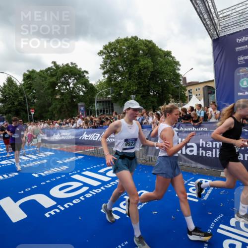 29.06.2025 - hella hamburg halbmarathon Zöllner http://msf.ph/oto/8421825 29.06.2025 10:53:57 Ziel 1706, 1870, 2432, 6260, 6481, 7395, 7918, 7973, 9922, 10891, 11789, 12413, 13032, 13869, 14026, 14175, 15502, 16477, 16538, 18418, 18487, 18759, 18831, 18879, 18915, 19177 meine-sportfotos.de